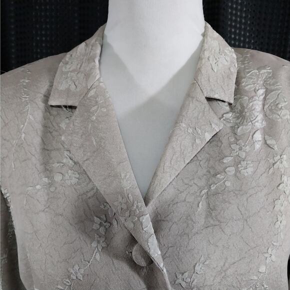 ADRIANNA PAPELL! SOFTEST BEIGE/TAN FLORAL RELIEF 2 PC SATINY FINISH SUIT! SZ 12 - Picture 6 of 12